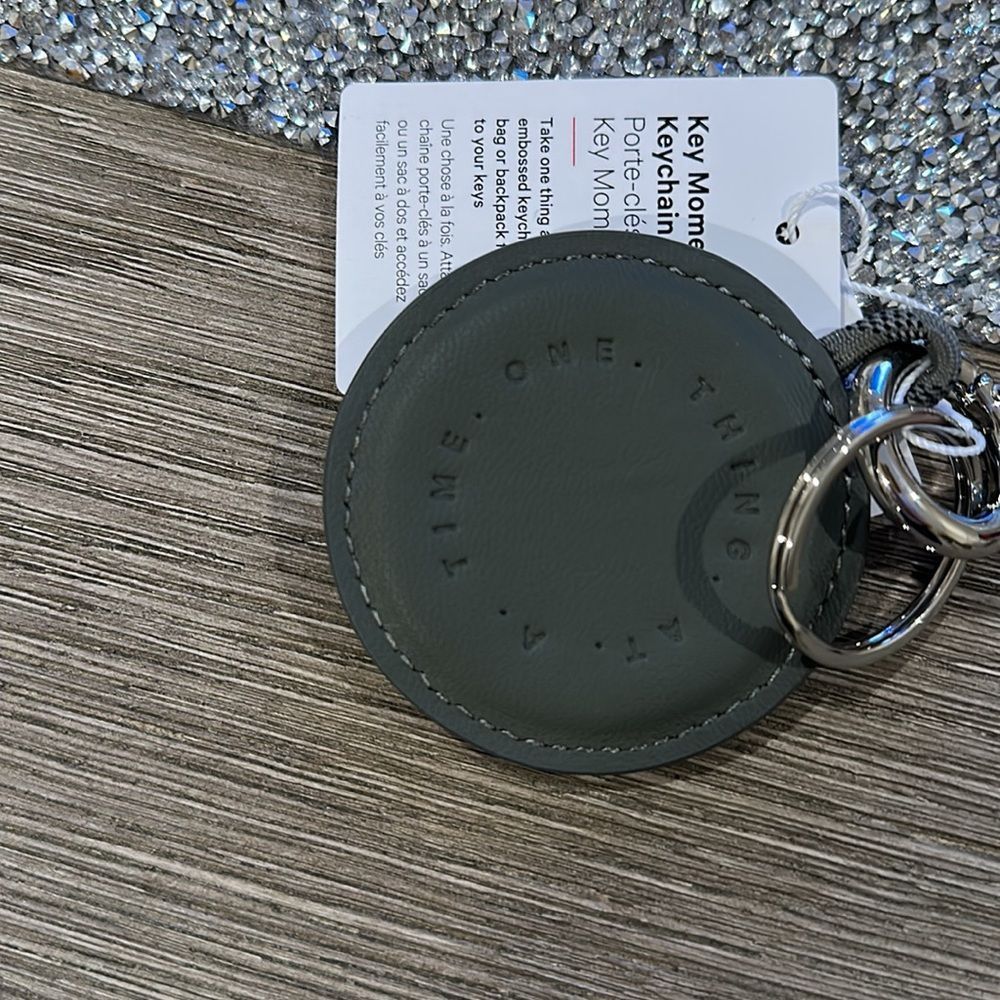Lululemon Key Moments Keychain live in the moment gray NWT - Picture 4 of 4